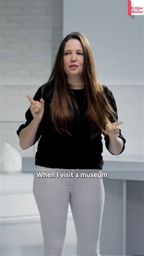 Hoe kijk jij naar kunst? Laat je je fantasie in vrije loop? In deze video vertelt Ellen Deckwitz hoe zij naar een werk in de tentoonstelling ‘Eerst komt de liefde voor de kunst’ kijkt. Wat zie jij? . How do you view art? Do you let your imagination run wild? In this video, Ellen Deckwitz talks about how she looks at a work in the exhibition ‘The Love of Art Comes First’. What do you see? . Wie betrachten Sie Kunst? Lassen Sie Ihrer Fantasie freien Lauf? In diesem Video spricht Ellen Deckwitz dar