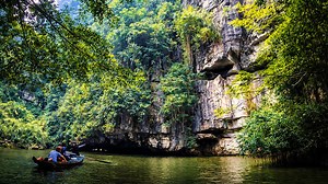 Trang An scenic boat ride experience