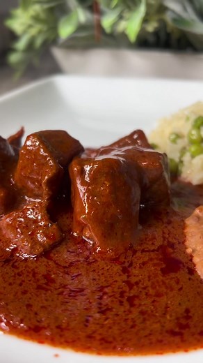 This easy Chile Colorado recipe can be prepared in a stock pot or a slow cooker, depending on your schedule. The meat is simmered until it becomes tender and falls apart effortlessly. Perfect for those busy days when you don't have much time to cook but still want a delicious and satisfying meal to come home to.