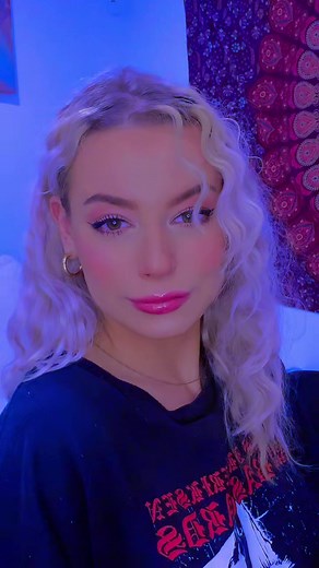 Blonde Beauty in Colorful Setting: Relaxed Vibes