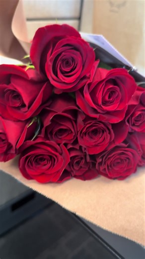 Beautiful 🌹 #iamsatindoll #roses #justbecause #fyp #viral