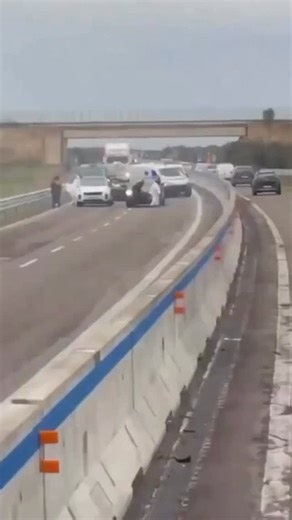 CRAZY ROBBERY ATTEMPT IN ITALY! An attempted armed robbery of a BTV armored cash-in-transit van was foiled this morning on the SS 613 highway in Italy’s Puglia region. Authorities say at least six attackers were involved, with some posing as police and using vehicles with flashing lights to stop traffic. The suspects used explosives in an effort to breach the van and exchanged gunfire with responding officers. No injuries were reported, and two suspects were detained while trying to flee. #crazy