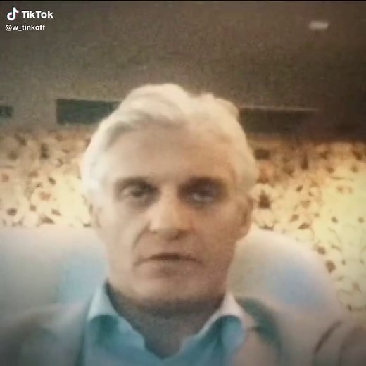 Олег Юрьевич Тиньков (род. 25 декабря 1967) — известный российский предприниматель, основатель «Тинькофф Банка» (ныне Т-Банк) и сети магазинов бытовой техники «Техношок». В прошлом активно занимался бизнесом в сфере пищевой промышленности (пельмени «Дарья») и ресторанного дела. В 2020-х годах покинул российские активы, борется с лейкемией, признан в РФ иноагентом #fap #rek #work #skam #тинкоф @Т-Банк