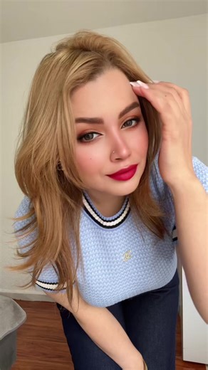 Stylish High-Waisted Jeans Outfit Inspiration