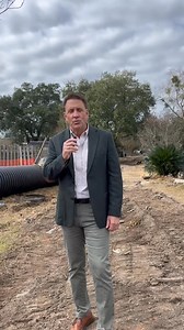 This Week’s Moment with the Mayor Mayor Tim Pierce highlights several ongoing projects across the City of Long Beach, along with two recently completed projects! The Mayor also gave us a look at the brand-new Rainbow Bridge at Fetch Dog Park, a special addition honoring our beloved pets, and shared a sneak peek at progress happening at Daugherty and Beatline and the girl’s softball fields. It’s exciting to see these projects moving forward and to continue improving our community for residents an