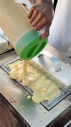 Mega Foodie on Instagram: "Only $0.6! The best chocolate milk cake - Indonesian Street Food Price : RP 10,000 / USD 0.6 Location : Mie Balap Petisah ▶Google Map : https://maps.app.goo.gl/54dkt8jzgAWHaWvv5 #streetfood #indonesia"