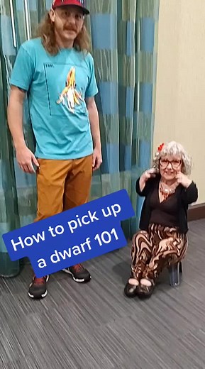How to pick up a dwarf 101 #TanyaleeDavis #comedy #comedians #backstage #Holidayinn #UnstoppableMe #behindthescenes