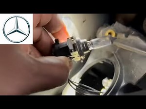 How do you replace the headlight bulb of the Mercedes C220 w203?