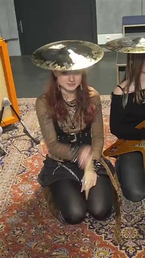 Kleiner Outtake: Musical Moments with Cymbals and Guitar