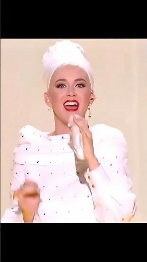 Katy Perry’s delicious Bon Appétit performance 🍋