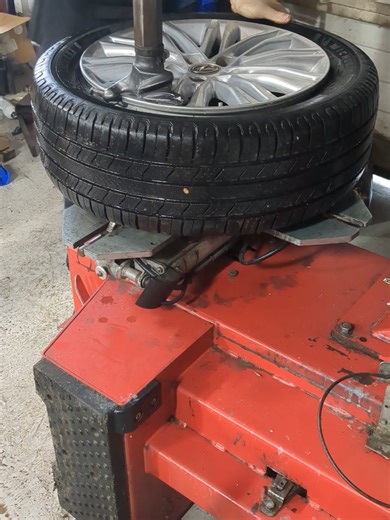 🛞✨ Professional Tire Mount & Balance = Smooth Ride #TireMounting #TireBalancing #NewTires #CarTok #AutoTok #MechanicLife #ShopLife #Satisfying #BeforeAndAfter #CarCare #AutoService #TexasBusiness #AkinAutoCare #FYP