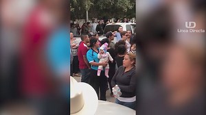 #GUASAVE Trifulca, hasta los golpes llegaron por el comité de obras Grupos contrarios se enfrentaron en la comisaría de Leyva Solano, un profesor resultó agredido y responsabiliza al hermano del aspirante a la comisaría https://lineadirectaportal.com/sinaloa/trifulca-hasta-los-golpes-llegaron-por-el-comite-de-obras/ | Línea Directa Portal