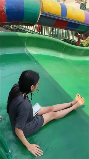 Body Slide in Jurassik Water Park Delhi#waterpark #explorewithamrik #amrikzone#bodyslides #slide
