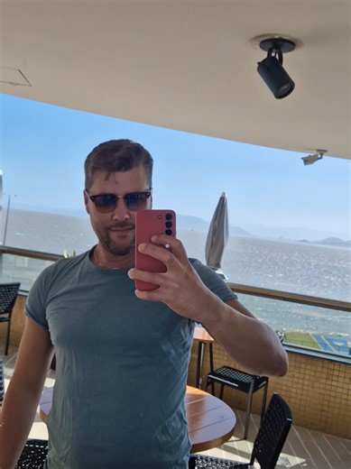 Saber falar a língua do país onde você mora te da muito mais facilidade no processo da integração, independência e te ajuda para fazer amizades e para te virar no dia a dia. Se precisa de muita motivação e esforço para aprender uma nova língua mas não é impossível. Sei que o alemão não é uma língua fácil mas conheço muitos brasileiros que falam alemão quase perfeito e que são um exemplo que não é impossível aprender a falar alemão. Se você está estudando alemão, não desiste: o esforço vai valer 