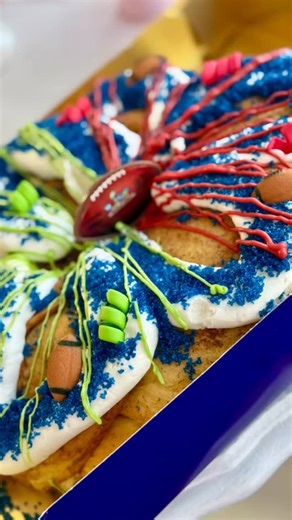 Bring the magic of the Cookie Butter Cream Cheese King Cake to your Super Bowl celebration! 🥳🥳🥳 Other flavor options include: Cream Cheese Strawberry Cream Cheese Strawberry Blueberry Cream Cheese Blueberry Traditional (cinnamon only) Order now! Link in comments! 🏈🏈🏈 | Dolce Bakeshop