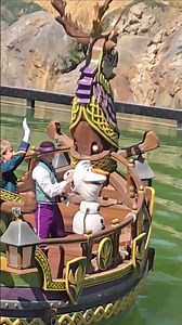 ❄️ Olaf cruising through Disney Adventure World Paris like a legend ✨️