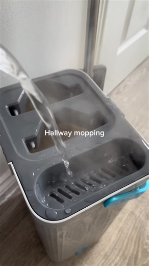 Mop with me ☺️🫧 #cleaningproducts #cleaning #satisfyingvideos #mop #mopping