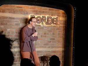 Discussion avec des gens que je publie ici. C'est pas dans mon show mais c'est rigolo. | Pascal Cameron