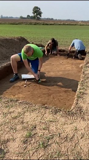 A magnificent 5th-century gilded brooch — just uncovered in Lithuania! Found during an archaeological expedition, this rare artifact tells the story of Semigallia, the Baltic land during the Great Migration Period. Listen as the archaeologist explains and shows this incredible find — real archaeology, real history, straight from the field! ⚒️ #Archaeology #RealArchaeology #BalticHistory #Semigallia #MigrationPeriod #AncientBrooch #Lithuania #MuseumShorts #WowMoment | Akmenės istorijos muziejus