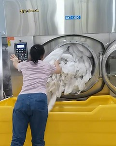 Loading and unloading a huge washing machine! | Trendy Magazine