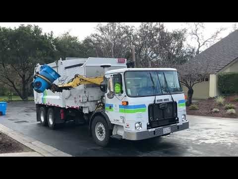 Recology Autocar ACX Heil Durapack Python Speeding Through Recycling (13752)