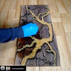 Odie’s works great on epoxy wood pieces 🍯 and helps bring out the beautiful/natural colors in both 🎨See it for yourself in this awesome video made by @untreatedart 🔥 #odiesoil #odiefide #jointheodiesrevolution Repost from @untreatedart - Finishing up this gold epoxy fractal river board, dark walnut, I've been wanting to mix in gold flakes for a while now and am happy everything worked out ⚡🔥🌊 #UntreatedArt @untreatedart #epoxy #walnut #resinart #gold #charcuterie #coffeetable #golden #wood 