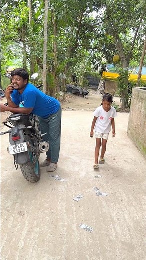 One clever idea and the kid shocked everyone! 😎😂 #CleverKid #FunnyVideo #SmartChild #ComedyShorts