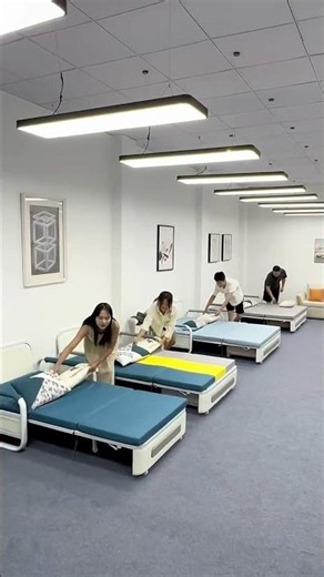 Four People, Four Sofa Beds, All Transforming at Once — Looks Rehearsed 🛋️→🛏️#SofaBed #shorts #home