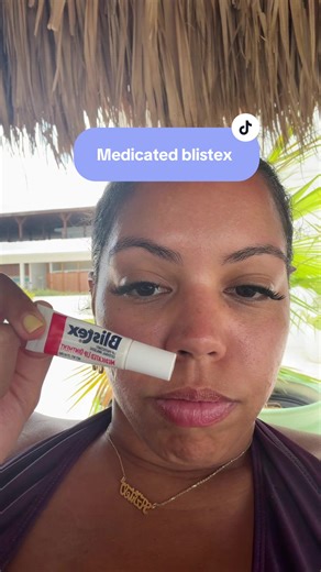 Vacation vibes! If you get sun burned lips you need to use medicated blistex, it’s a life saver. Also, why are individual lashes the best for vacation 😍 #curacao #vacation