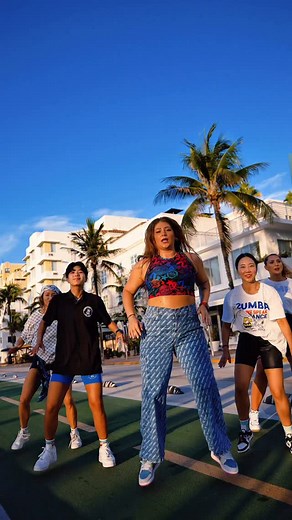 🌴 Miami Heat, African Beat! This is a choreo that gives chills from start to end Wanna dance with me in Virtual Zumba Class? See the 🔗 in my stories for registration. 🙏Big thank you to this incredible girls for being a part of my teams at Zincon this year and for dancing and rehearsing with me non-stop! #tiktokera3.0 #jamsession | Alina Duma