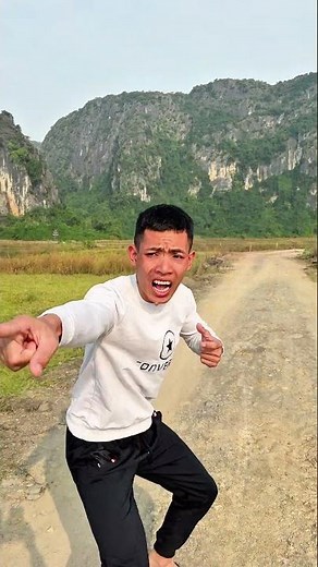 “A Playful Vampire Ghost Roaming Around! 👻🧛‍♂️🤣 #Shorts”