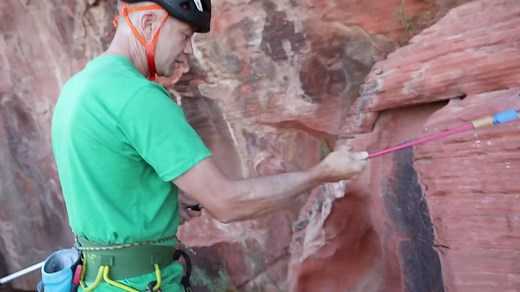 使用Grigri先锋保护（Climbing How to Lead Belay with a Grigri）