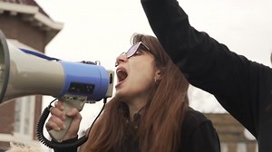 🚨 Animal Cruelty Exposed Earlier this week, Animal Equality released a groundbreaking undercover investigation from inside a pig breeding facility in Kansas—linked to #AholdDelhaize, the parent company of Stop & Shop, Giant and Food. 🐷 Ahold Delhaize promised to end this abuse over a decade ago. ❌ They’ve done nothing. Now, protests are erupting across the Netherlands — right outside Ahold Delhaize’s global HQ — during a powerful shareholder meeting at the Zaantheater. 🔥 This is how we expose