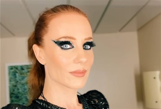 EPICA's SIMONE SIMONS To Release Debut Solo Album