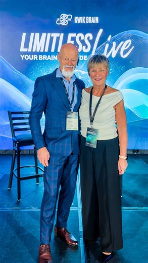 Wojciech Węcławowicz on Instagram: "You’re the one writing your story💪🧠 Comment LIMITLESS and get your virtual access to the event🚀 Start your next chapter today ✍️ ______________ #limitless #mindandbody #transformation #event"