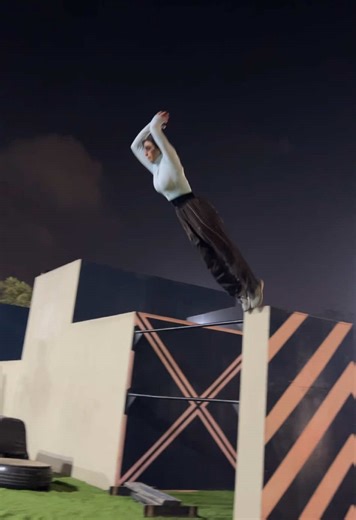 Nighttime Parkour Challenge: Agility and Strength Display