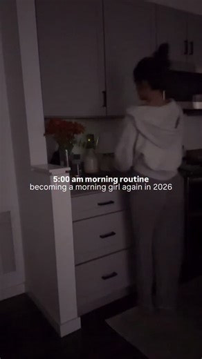 Kayla Durck on Instagram: "Let’s be 5 am girlies together in 2026 Supplements: @drinkag1 https://www.drinkag1.com/kayladurck Armra colostrum code kayladurck Smoothie 1/2 banana 1 scoop truvani mint chocolate protein - discount Kayla 1 scoop truvani collagen - code KAYLA 1 date Dash sea salt Malk Ice Workout equipment @tonal code Kayla200# @powerblockdumbbells code kayladurck @onepeloton bike @nordictrack x24 #fridaymorning #morningmotivation #morningroutine #gymgrwm grwm morningworkout 5am 5amcl
