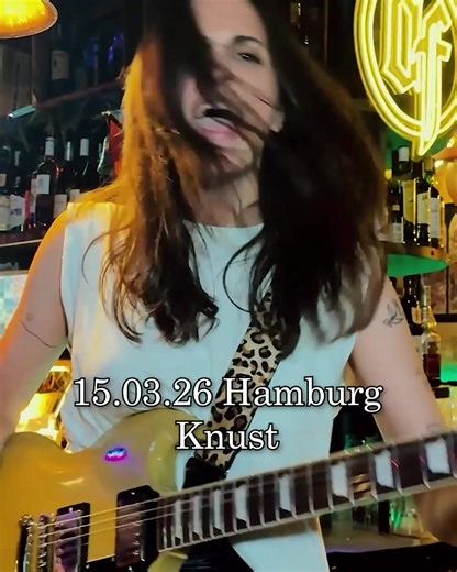 🔥 Laura Cox – die Königin des modernen Blues Rock – geht 2026 endlich wieder auf Tour! Bekannt für ihre energiegeladenen Gitarrenriffs, ihre markante Stimme und den perfekten Mix aus Blues, Classic und Hard Rock, bringt Laura Cox mit ihrer Band die Bühnen in Deutschland, Österreich und der Schweiz zum Beben. Mit Songs aus „Head Above Water“ und „Burning Bright“ liefert sie ein Konzert voller Emotion, Leidenschaft und purer Rock-Energie. Erlebt Laura Cox live – authentisch, kraftvoll und unverwe