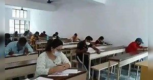 UPPSC Recruitment: सरकारी अस्पतालों में करीब 1 हजार पदों पर निकली वैकेंसी, यहां जानें डिटेल