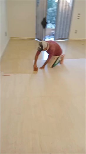 #شاهد👇👇 أثناء سحب #الايبوكسي💪💪 لمعالجة الفتحات والشروخ نقوم بسحب الأرضيه بلكامل لمعالجة #الرخام بلأيبوكسي *مادة (الايبوكسي) او ايبوكسي هي مادة كيمائية تعتبر احد انواع اللدائن الصلبة بالحرارة فاذا تم علاج الارضية اثناء جلي وتلميع بمادة الايبوكسي تعطي المادة الخام مزيد من قوة التحمل ومقاومة . الحمد لله مبنخليش خرم أبره في الرخام لمعان طبيعي 100% نتيجة الجلي وتلميع ملحوظه #الايبوكسي لمعالجة #الرخام فقط اتفضل شرفنا فى صفحتنا المتوضعه للاستفسار الاتصال على الارقام التاليه karem almasry 0127791541