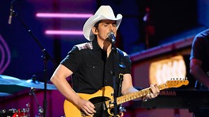Brad Paisley Drops Lively New Quarantine Drinking Anthem, 'No I In Beer'