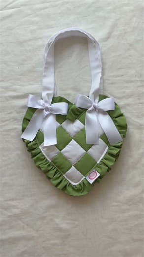 or make cute patchwork bags 😌 more art, less trash ♻️ #smallbusiness