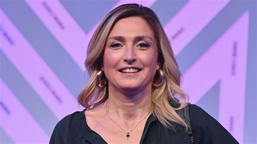Julie Gayet : Santiago, Bruno, François... qui sont les hommes qui ont marqué sa vie ? - Grazia