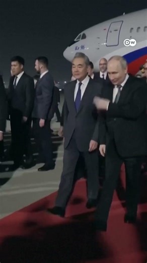 राष्ट्रपति पुतिन का चीन में हुआ ऐसा स्वागत [Putin arrives in China for two-day visit]