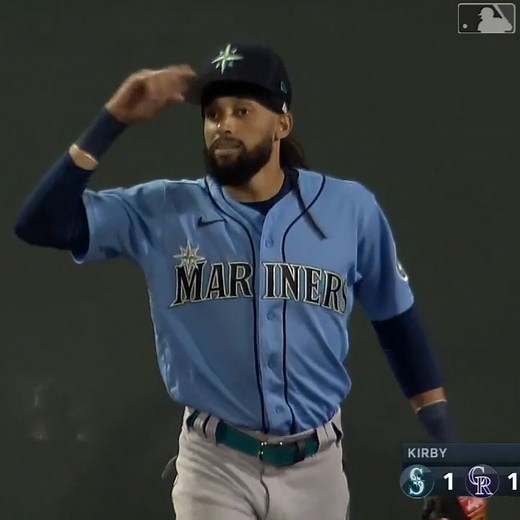 OH BILLY! What an UNREAL catch. 😱 | MLB