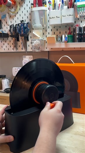 Cleaning your records just got a little too EZ with the Humminguru EZ Vinyl Record Washer Available on Our Shopee: https://my.shp.ee/EG7PGw6 Our Website: https://www.audioimagehifi.com/pages/humminguru | Audio Image