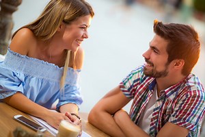 Así es el lenguaje corporal de un hombre enamorado
