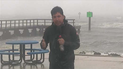 Reporter in Tampa gives live updates as storm closes in