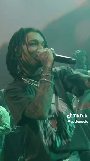 No Type: Rae Sremmurd's Energetic Performance