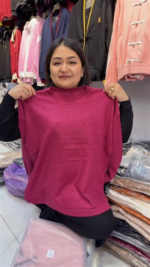 NOZANIN | SAMARKAND on Instagram: "O'zim kiygan sviterimdan yana olib keldim, materiali zomr, orqa oldingizni salgina yopadi, narxi 220.000, razmeri standart, 44 dan 52 gacha bemalol buladi"